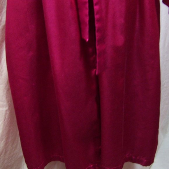 Lingerie Collection Cherry Red Satin Long Robe Brushed Lined Size L - Picture 3 of 4